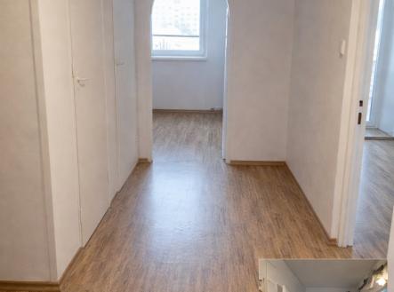 Prázdná chodba moderního bytu | Prodej bytu, 3+1, 75 m²