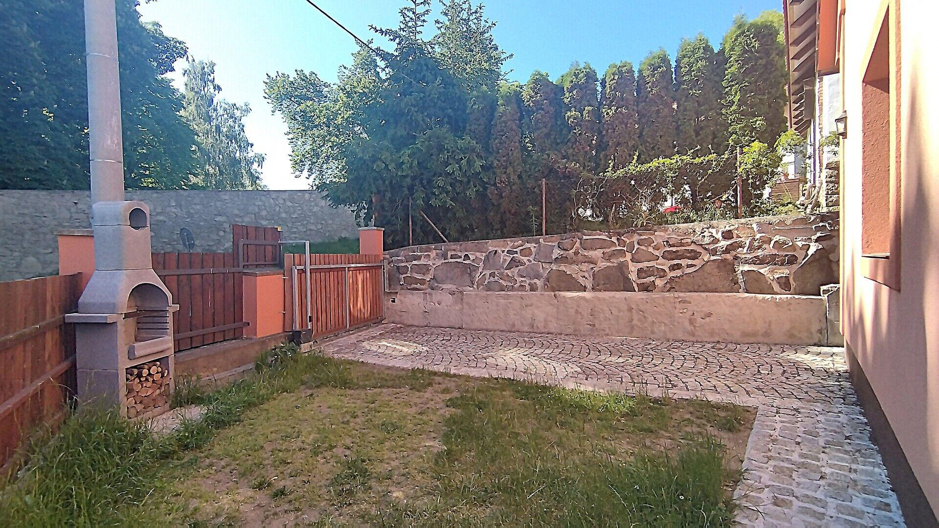 Pronájem rodinného domu 3+kk, 130 m², zahrada 250 m², Velké Popovice - Lojovice