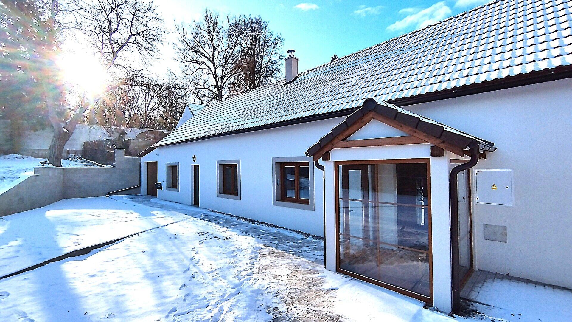 Pronájem rodinného domu 3+1, pergola, dílna a garáž - Oltyně