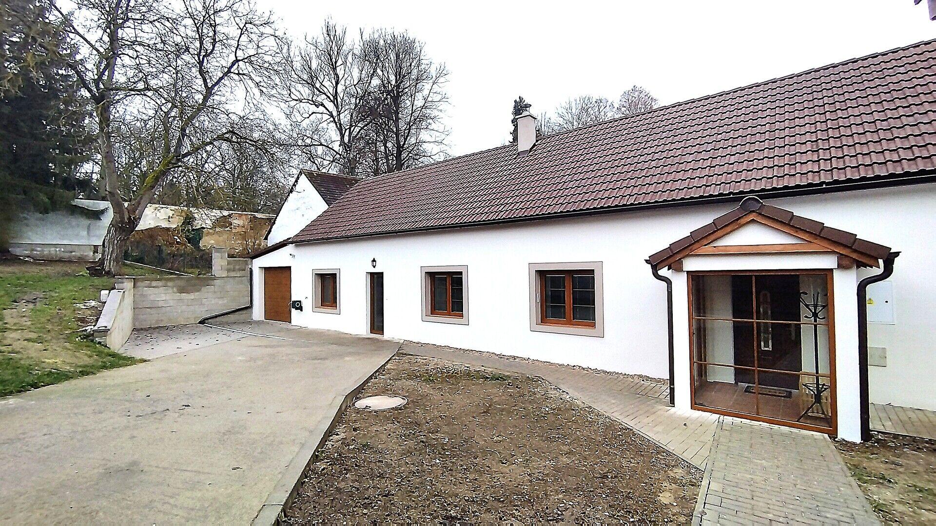 Pronájem rodinného domu 3+1, pergola, dílna a garáž - Oltyně