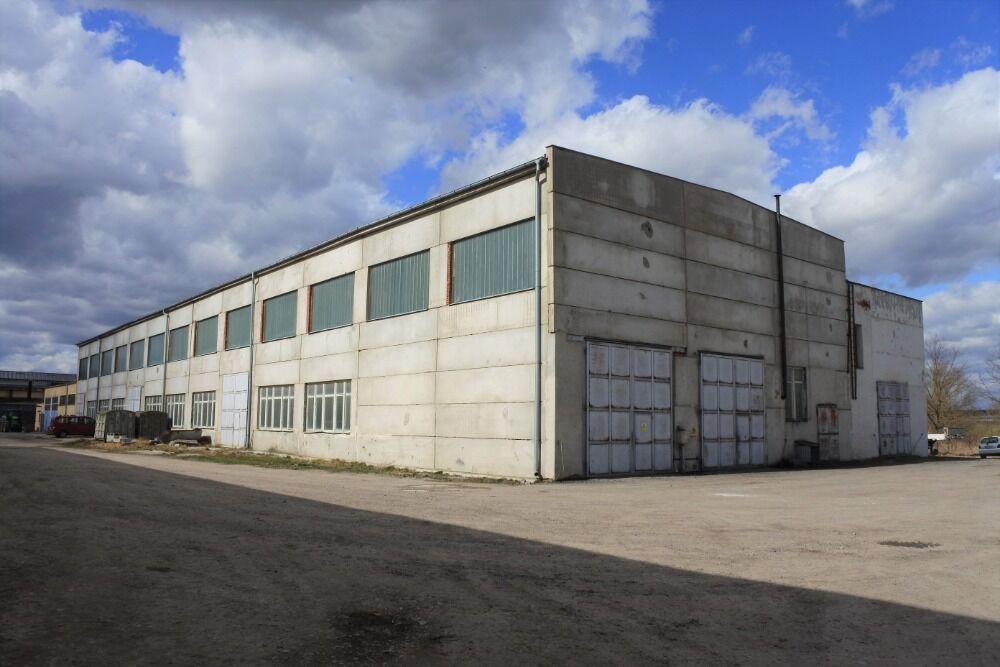 Prodej haly s portálovým jeřábem a dílenským zdvihadlem, Veselí nad Lužnicí