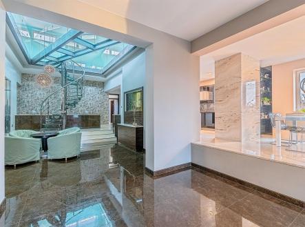 . | Prodej - dům/vila, 275 m²