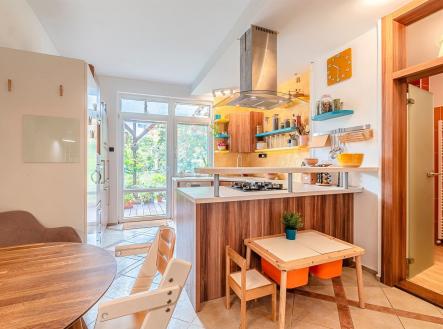 . | Prodej - nájemní dům, 295 m²