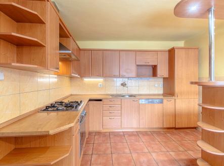 . | Prodej - dům/vila, 255 m²