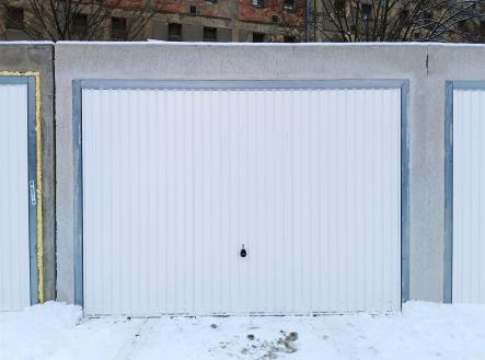 . | Pronájem - malý objekt/garáž