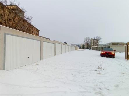 . | Pronájem - malý objekt/garáž