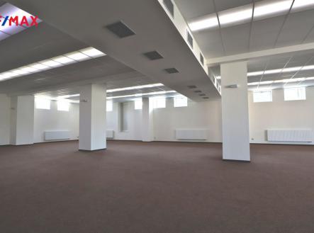 Pronájem - kanceláře, 394 m²