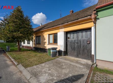 pohled z ulice | Prodej - dům/vila, 390 m²