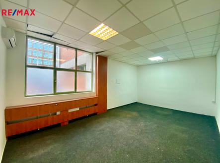 Místnost 1/3 | Pronájem - kanceláře, 79 m²