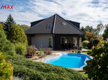 zlut-16.jpg | Prodej - dům/vila, 456 m²