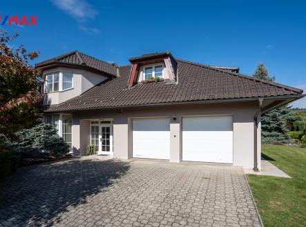 zlut-19.jpg | Prodej - dům/vila, 456 m²