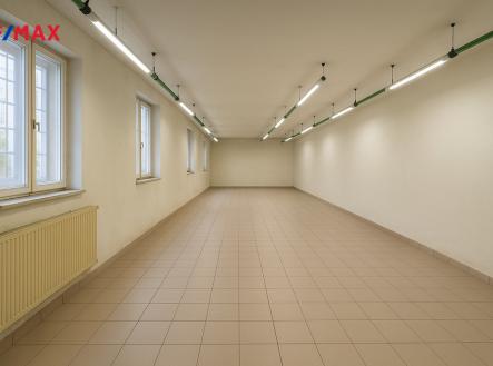 Pronájem - obchodní prostor, 79 m²