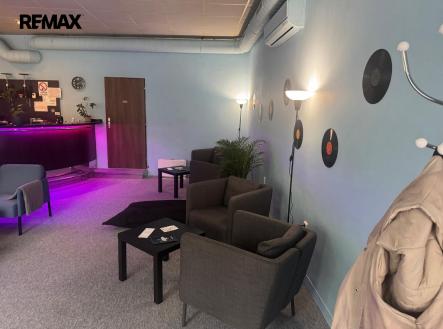 orlita-kavarna-1.jpg | Pronájem - obchodní prostor, 100 m²