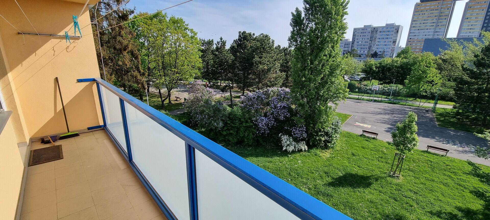 Pronájem zařízeného bytu po rekonstrukci s lodžií, u metra