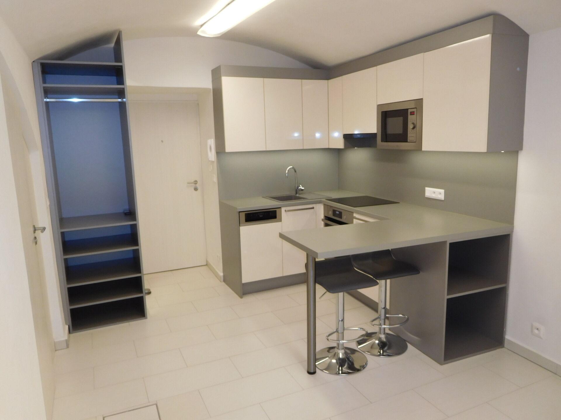 Nová garsonka 18,1m2, u metra B-Radlická, Pechlátova ul.