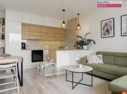 002 | Pronájem bytu, 2+kk, 62 m²