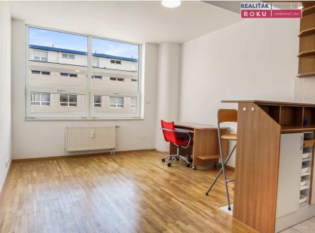 02_pokoj s kuchynskym koutem (1) | Pronájem bytu, 1+kk, 28 m²
