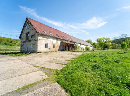 Jizdárna s obytnou částí | Prodej - zemědělský objekt, 999 m²
