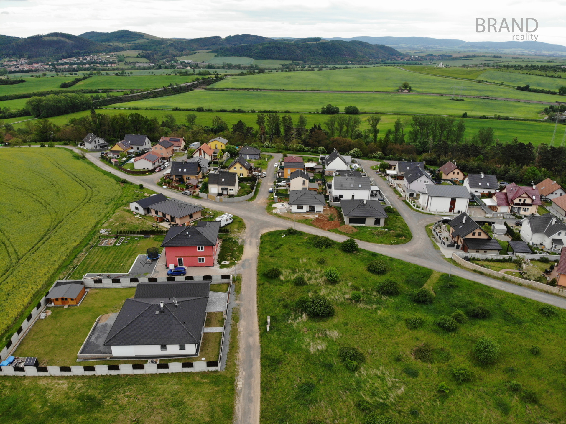 Prodej domu 4+kk, pozemek 415 m2, Na Lhotkách, Bavoryně, okr. Beroun.