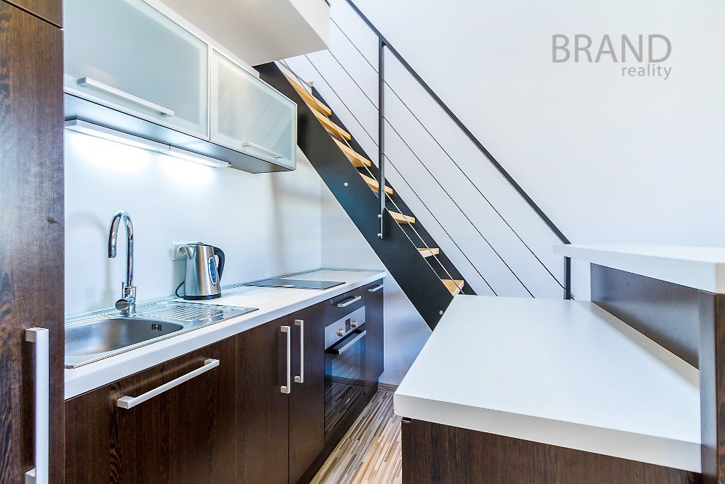 Prodej bytu 1+kk+galerie, 32 m2, ul. Na Maninách, Praha 7 - Holešovice. 