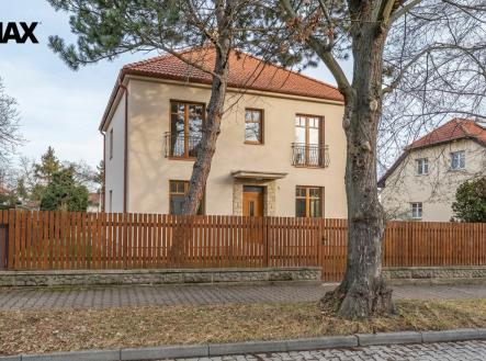 VIZUALIZACE | Prodej - dům/vila, 235 m²