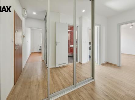 Chodba s úložným prostorem | Prodej bytu, 3+1, 70 m²