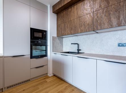 j | Pronájem bytu, 2+kk, 68 m²