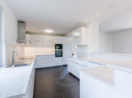 3 | Prodej - dům/vila, 241 m²