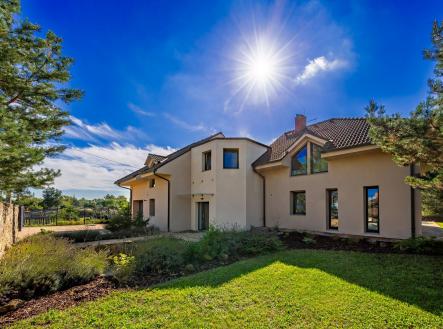 4 | Prodej - dům/vila, 241 m²