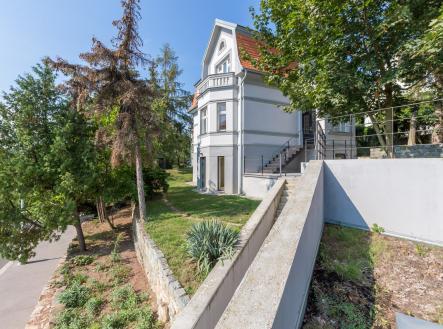 30 | Prodej - dům/vila, 185 m²