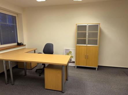 20251124_161344.jpg | Pronájem - kanceláře, 19 m²