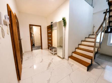 Pronájem bytu, 4+kk, 110 m²