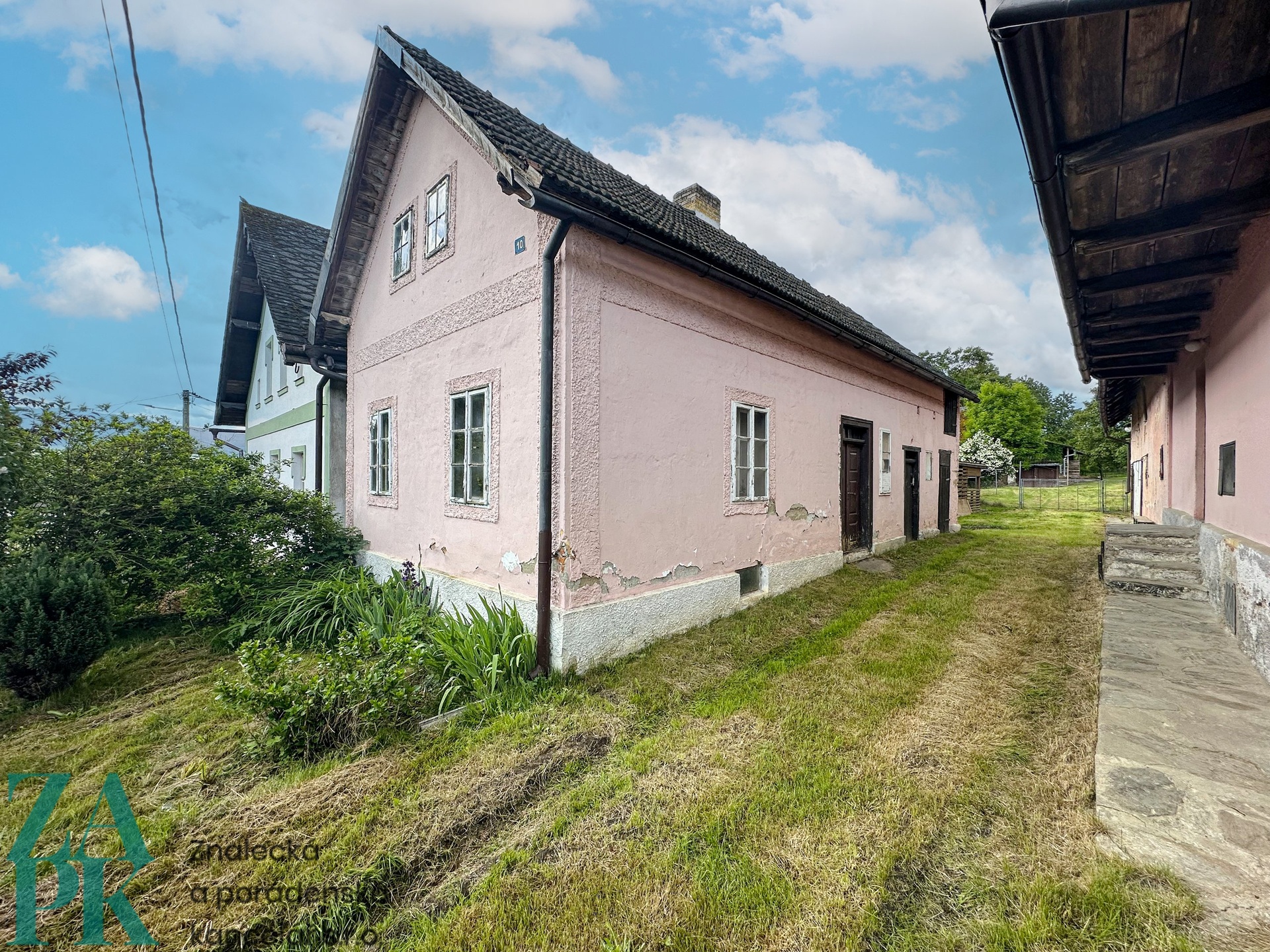 Menší budova