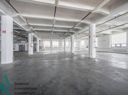 Pronájem - komerční objekt, sklad, 1 075 m²