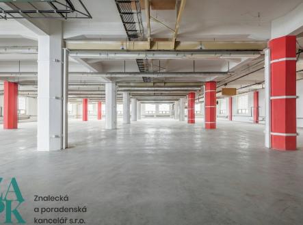 Pronájem - komerční objekt, sklad, 1 075 m²