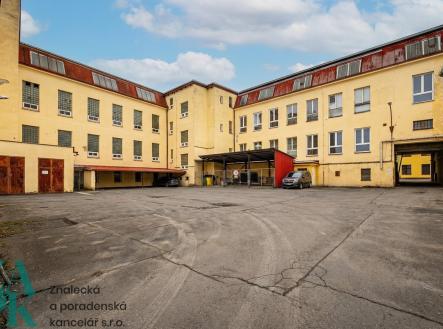Pronájem - komerční objekt, sklad, 869 m²