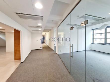 Pronájem - kanceláře, 454 m²
