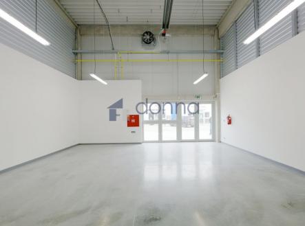 Pronájem - skladovací prostor, 205 m²