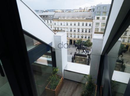 Pronájem - kanceláře, 511 m²