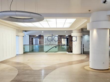 Pronájem - obchodní prostor, 530 m² obrázek