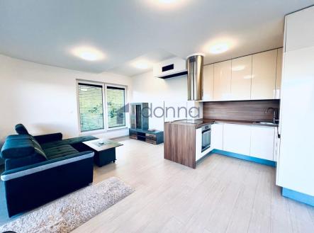 whatsapp-image-2025-11-18-at-09.32.36-4.jpeg | Pronájem bytu, 2+kk, 100 m²