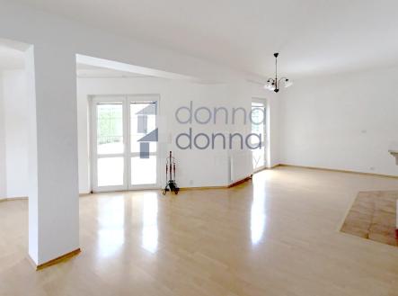 1.jpg | Pronájem - dům/vila, 251 m²