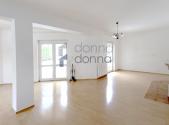 Pronájem - dům/vila, 251 m²