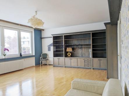 Pronájem - dům/vila, 260 m²