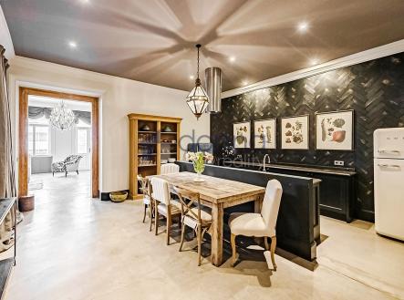 Pronájem bytu, 2+1, 122 m² obrázek