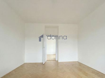 3-loznice-balkon.jpg | Prodej bytu, 3+kk, 83 m²