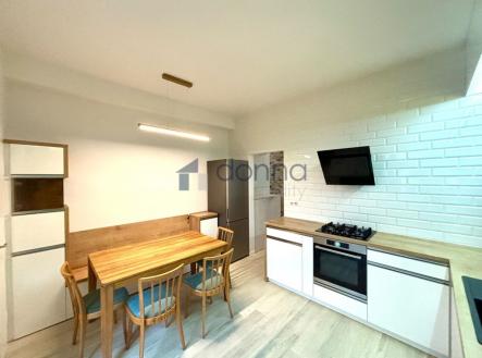 1764839530-wddwlsbvxv-img-1337.jpg | Pronájem bytu, 2+1, 73 m²