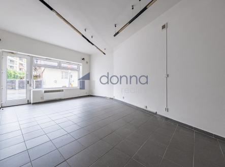 Pronájem - obchodní prostor, 140 m² obrázek