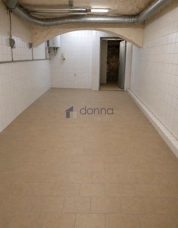 219870476-2.jpg