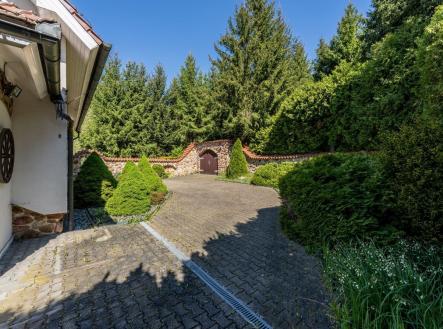 . | Prodej - dům/vila, 289 m²